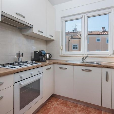 Apartment Melarnian Near The Beach In Umag Exterior photo
