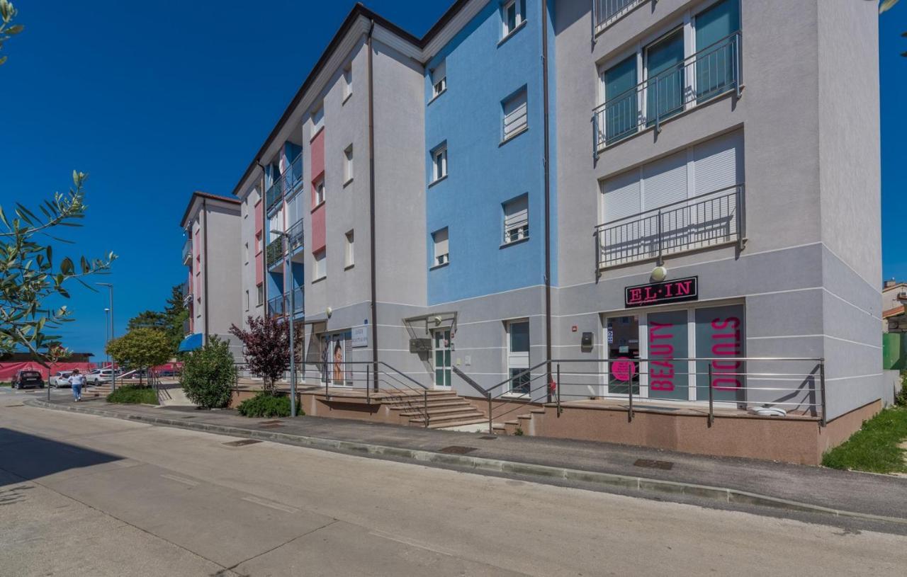 Apartment Melarnian Near The Beach In Umag Exterior photo